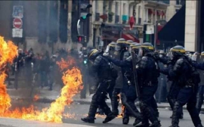 В Париже идут столкновения полиции с участниками первомайской демонстрации