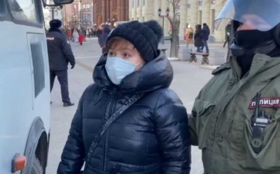 Казанской активистке Зульфии Ситдиковой грозит тюрьма за антивоенные плакаты