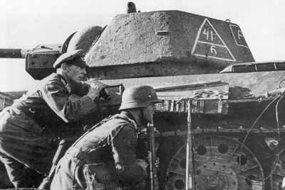 Как немцы угнали брошенный советский танк в свой тыл. А потом оказалось, что внутри сидят русские танкисты. Что они сделали